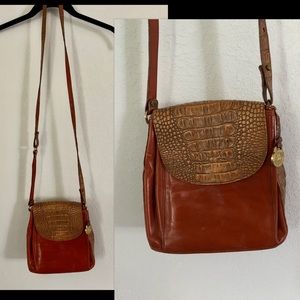crossbody bag for sightseeing